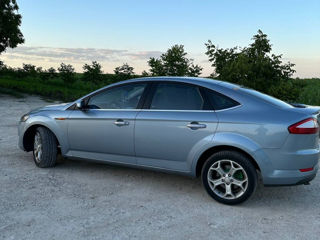 Ford Mondeo foto 2