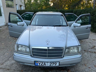 Mercedes C-Class foto 3