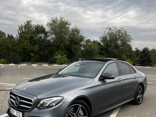 Mercedes E-Class foto 1