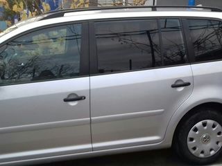 Volkswagen Touran foto 2