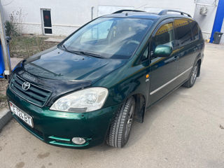 Toyota Avensis Verso foto 4