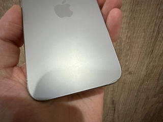 iPhone 15 Pro 256 GB Natural Titanium foto 4