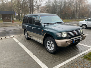 Mitsubishi Pajero foto 2