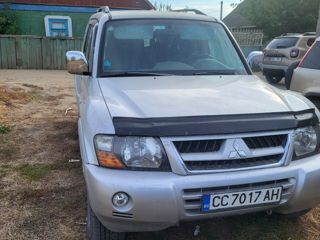 Mitsubishi Pajero foto 2