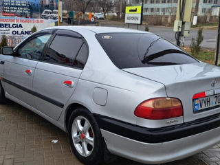 Toyota Avensis foto 8