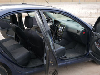 Toyota Avensis foto 8