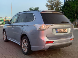 Mitsubishi Outlander foto 3