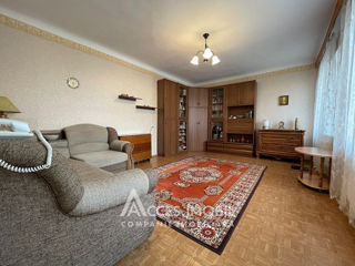Apartament cu 3 camere, 83 m², Buiucani, Chișinău foto 3