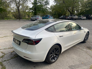 Tesla Model 3 foto 3