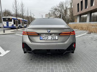 BMW 5 Series foto 3