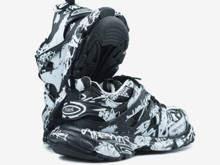 Balenciaga Track Graffiti Black/White Unisex foto 5