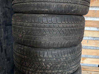 Se Vând 4 Anvelope Pirelli  285/45/r22