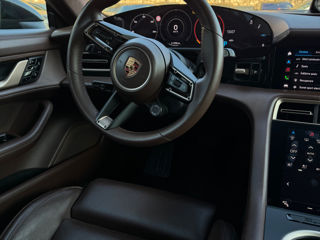 Porsche Taycan foto 11