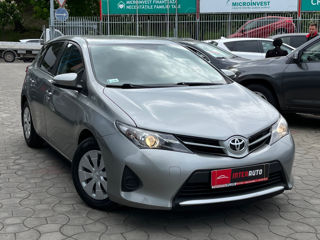 Toyota Auris фото 3