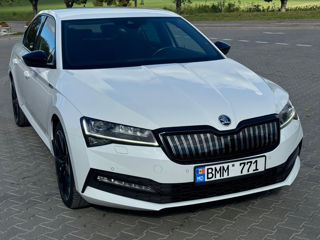 Skoda Superb foto 1