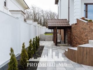 Spre vânzare casă cu 3 nivele 400 mp + 7 ari, în Dumbrava! foto 3