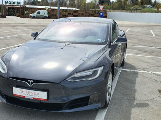 Tesla Model S foto 1