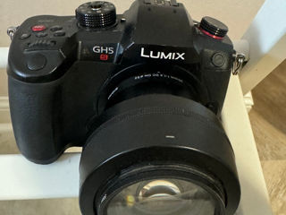 Vand Lumix GH5(S):+obictiv 30mm .1:1.4. În complect încărcător și două baterii. foto 4