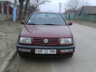 Volkswagen Vento foto 1