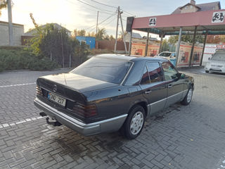 Mercedes Series (W124) foto 4