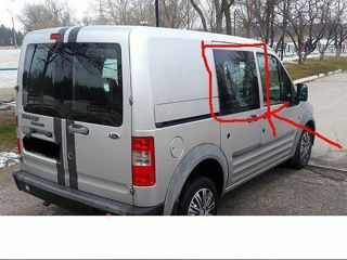 Ford Transit Connect-боковые стекла салона( левое и правое).