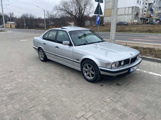 BMW 5 Series foto 2