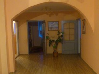 Se vinde un apartament mobilat cu 3 odai in casa noua in Ialoveni str. Al.cel Bun 31 pretul 73500eur foto 1