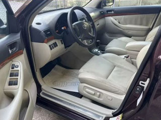 Toyota Avensis foto 2