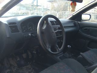 Mazda 323 foto 2