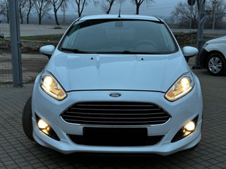 Ford Fiesta foto 2