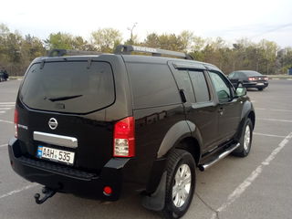 Nissan Pathfinder foto 8