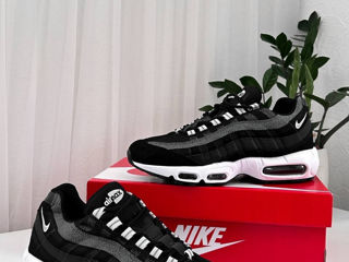 Nike Air Max 95 Black Pure Platinum foto 3