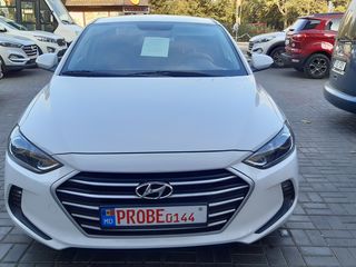 Hyundai Elantra foto 1