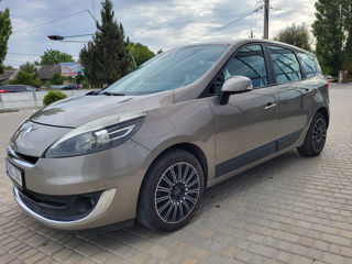 Renault Grand Scenic foto 2