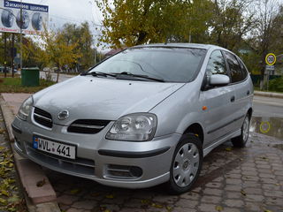 Nissan Almera Tino foto 2