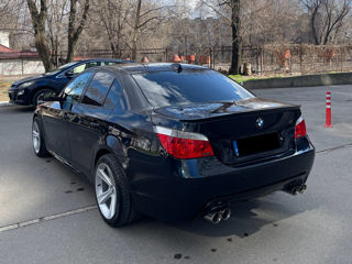 BMW 5 Series foto 3