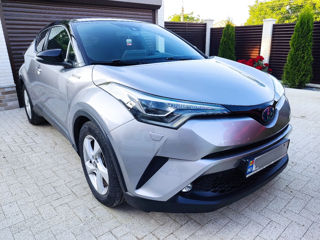 Toyota C-HR фото 1