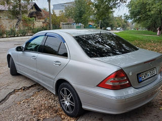 Mercedes C-Class foto 8