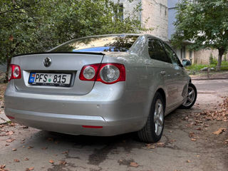 Volkswagen Jetta foto 8