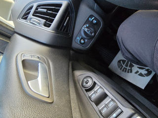 Ford C-Max foto 10