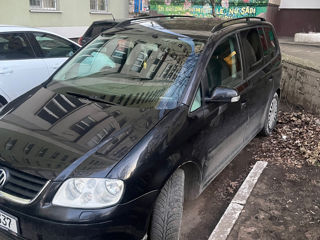 Volkswagen Touran foto 2