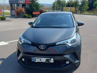 Toyota C-HR foto 2