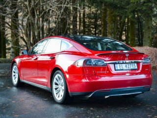 Tesla Model S foto 2