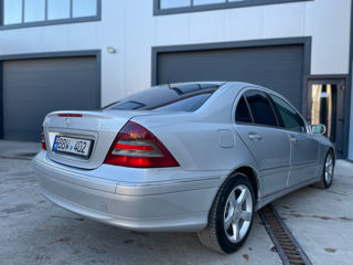 Mercedes C-Class foto 8