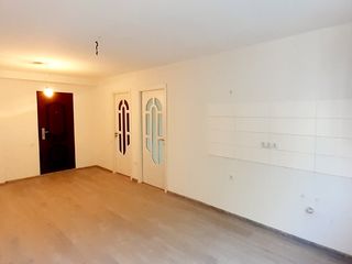 Apartment 37 m. O odaie cu living, autonomă, termopane, reparație Ialoveni str. Chilia 2. 22000 euro foto 3