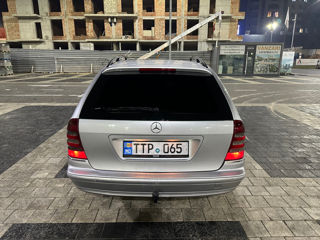 Mercedes C-Class foto 6