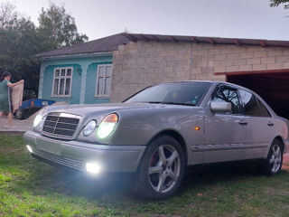 Mercedes E-Class foto 9