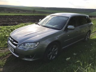 Subaru Legacy foto 4