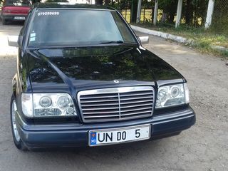 Mercedes Series (W124) foto 1