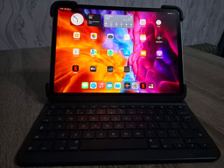 Vând iPad Pro (11 inch)(generația 2a)